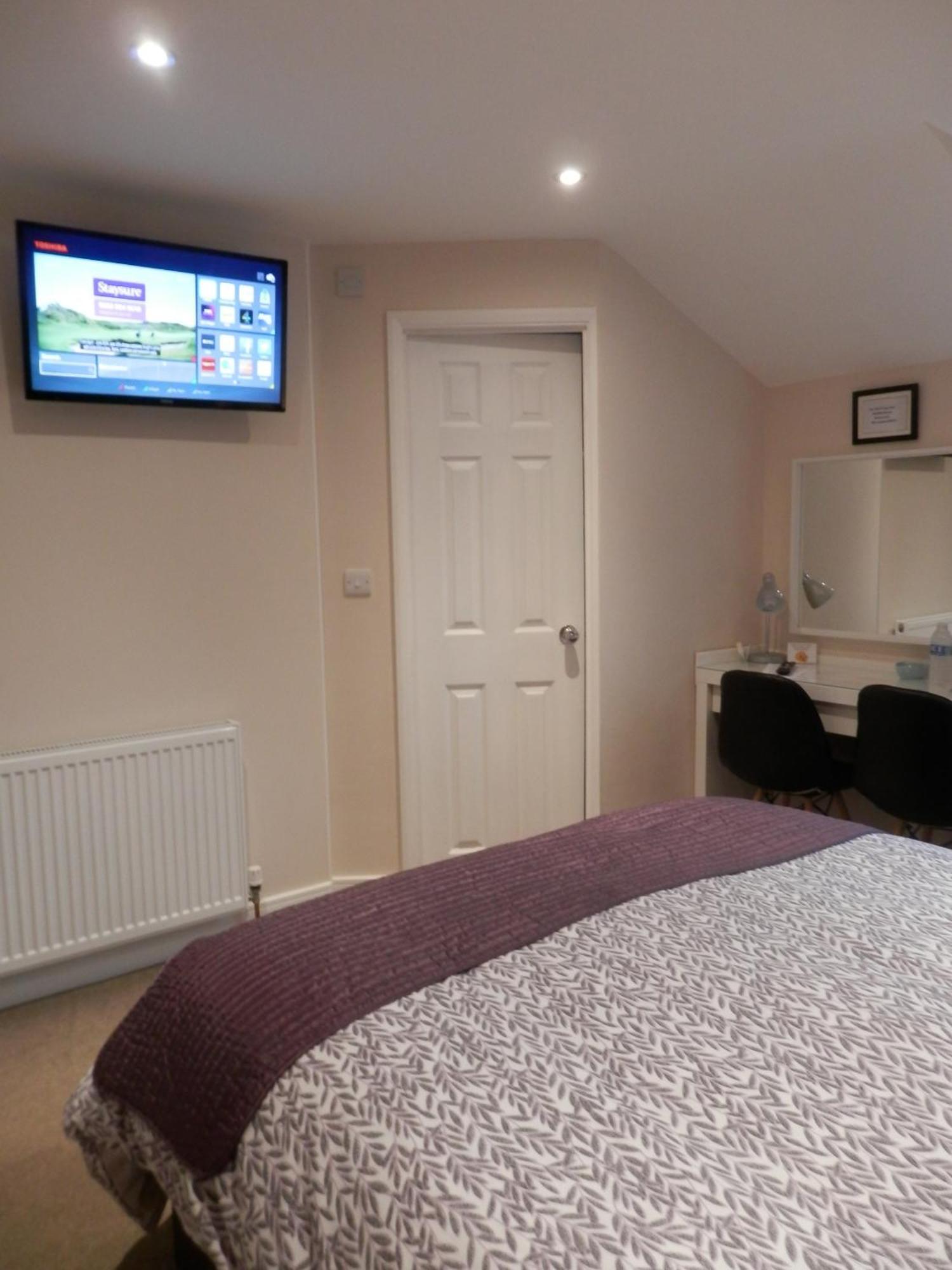 Middle House Bed & Breakfast Coventry Room photo
